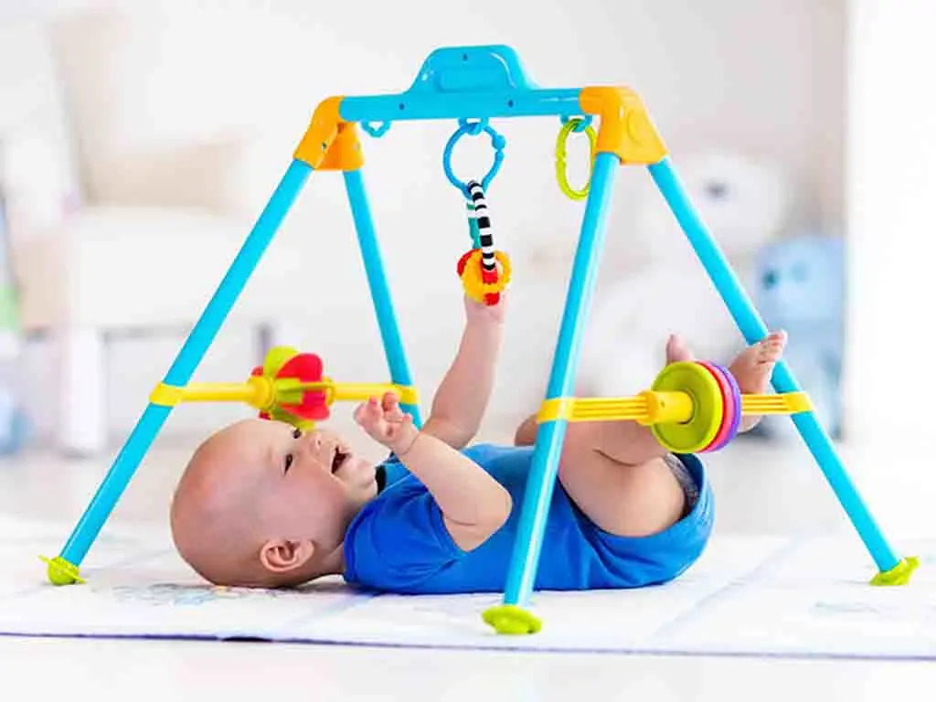 Spielbogen für ein Baby